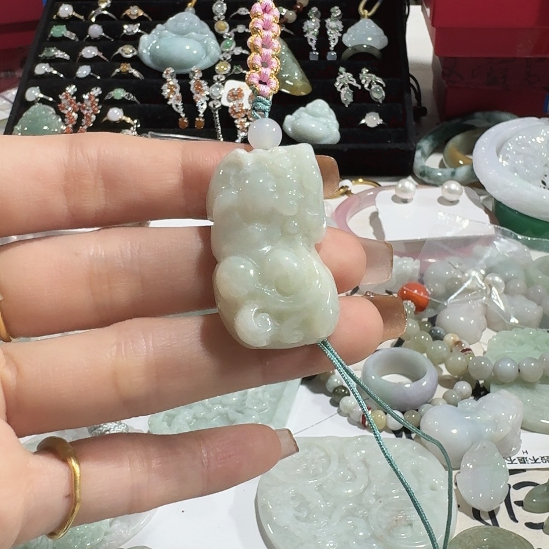 旭***海翡翠未镶嵌颈饰5859