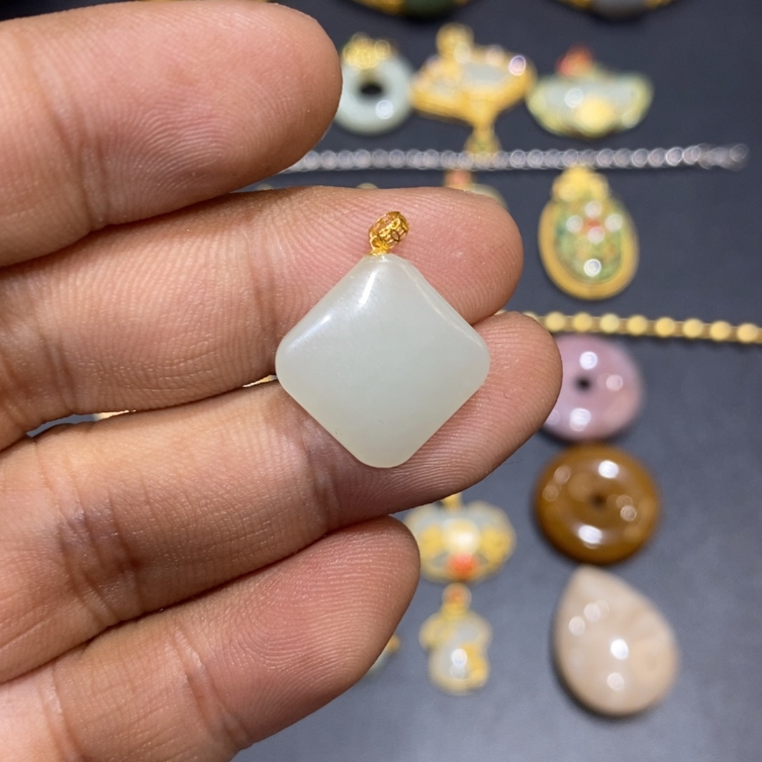 和田玉颈饰18K金镶嵌