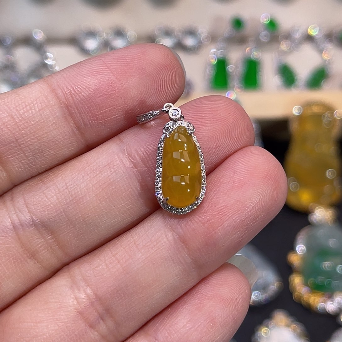 翡翠18K金镶嵌吊坠(不含链)黄翡福豆万能扣