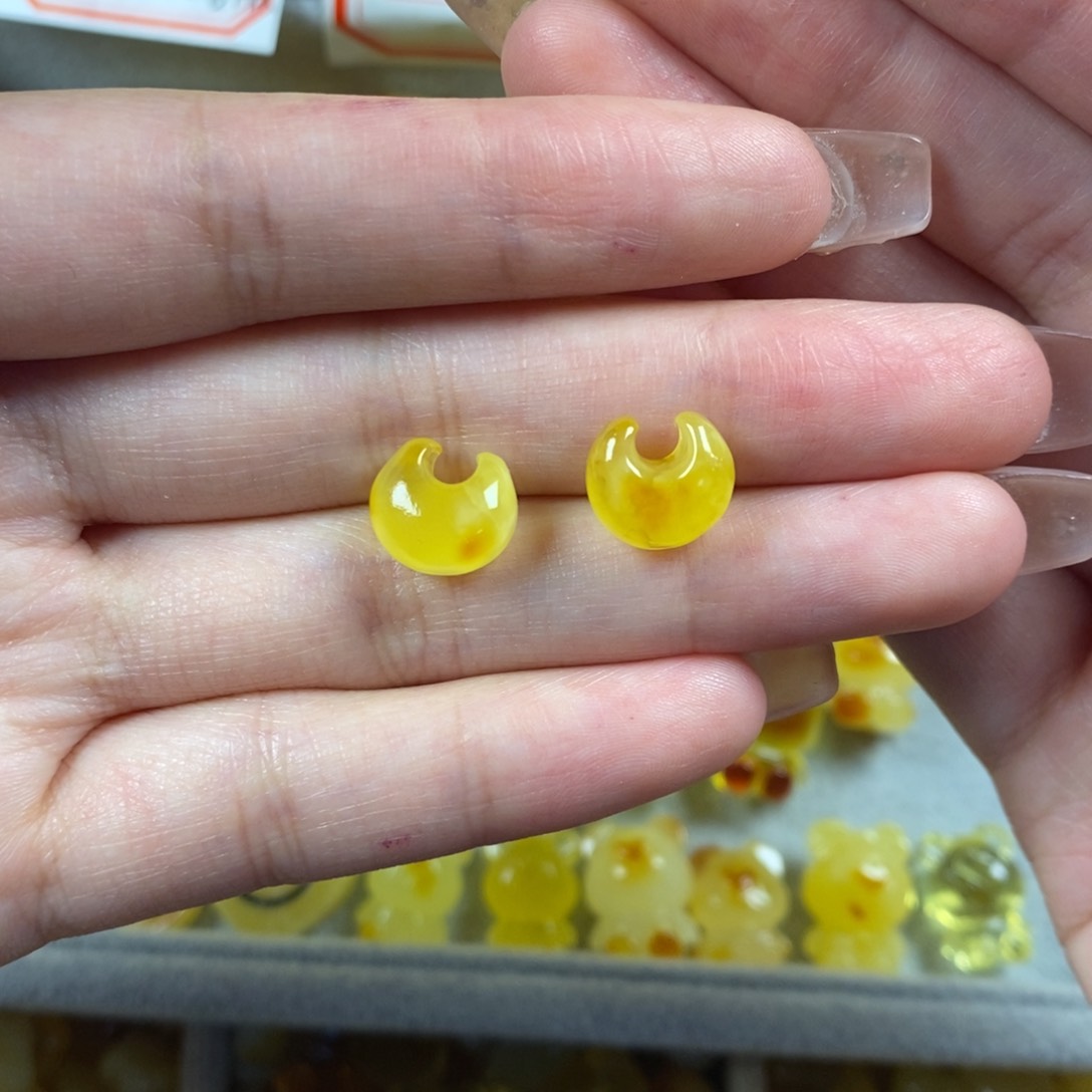 未镶嵌琥珀裸石月亮