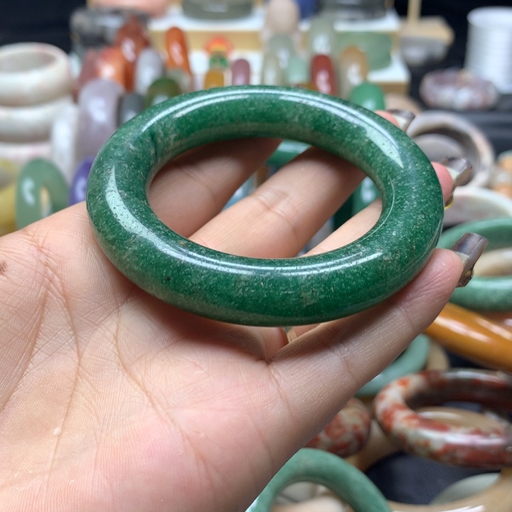 未镶嵌手镯石英质玉元*?