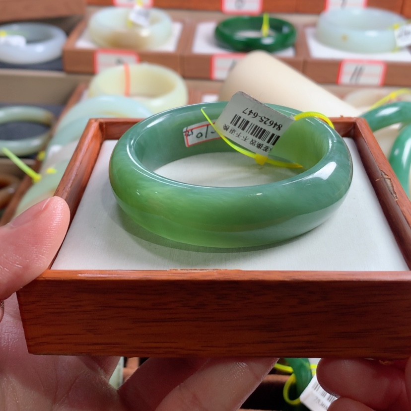 【闪购商品】和田玉手镯未镶嵌达*燃55
