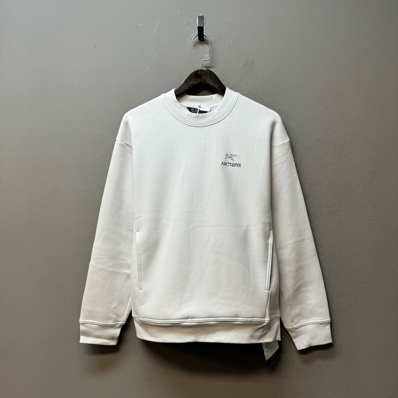 Arcteryx始祖鸟/04016/EMBLEM FLEECE CREW 米白色抓绒卫衣 L码