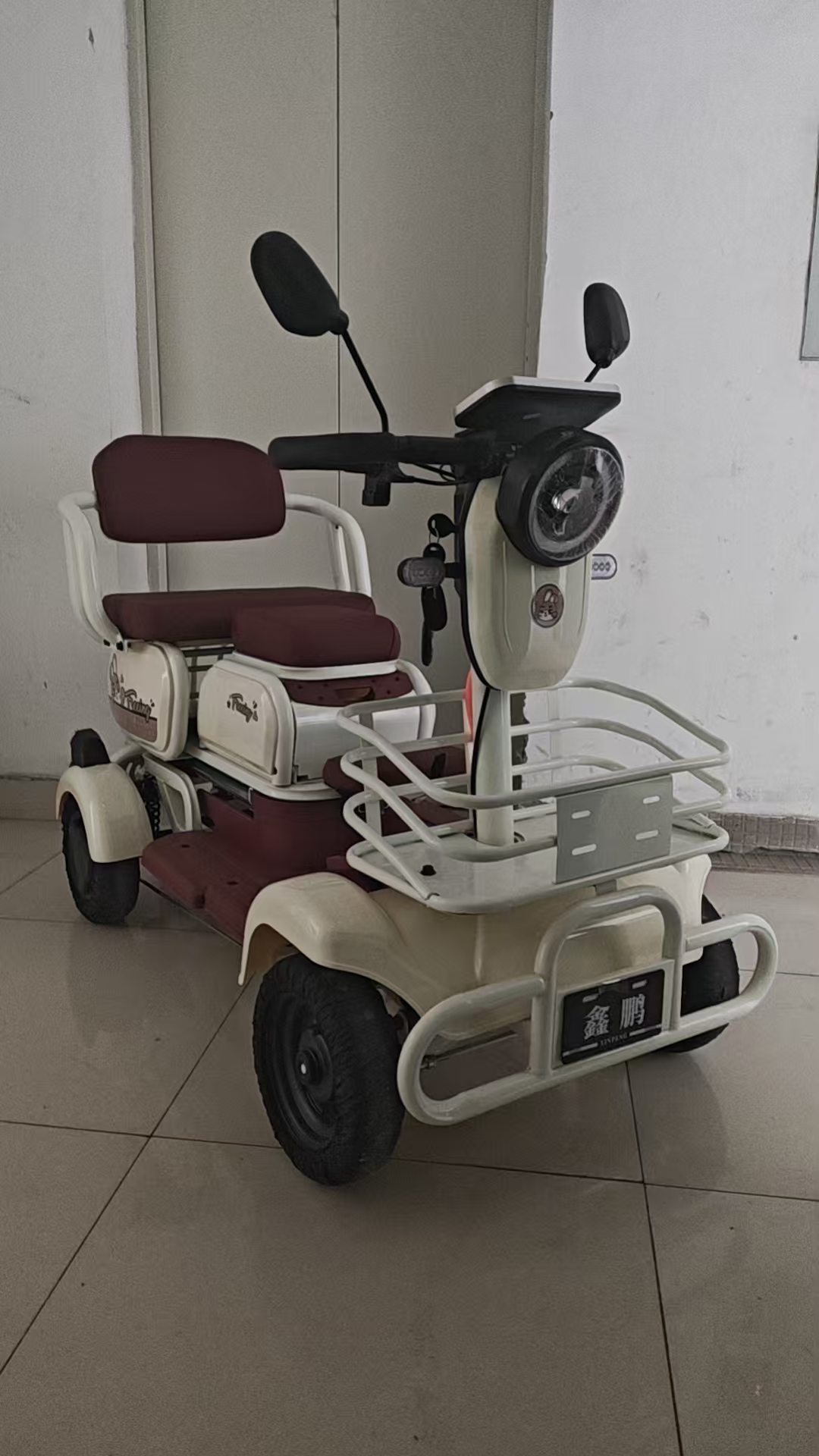 2025年新款四轮老年代步接送孩子