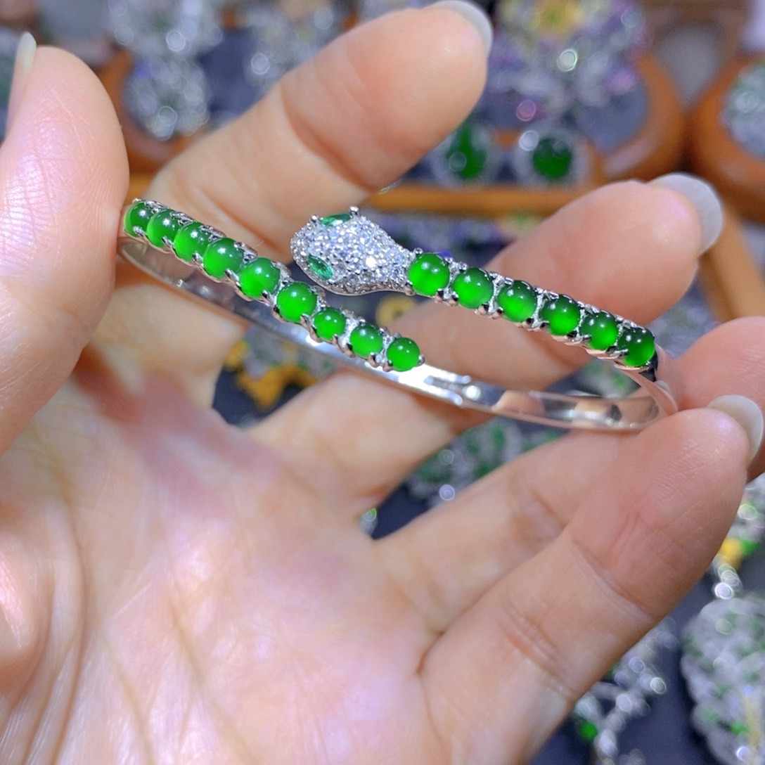 翡翠颈饰银S925镶嵌天然翡翠