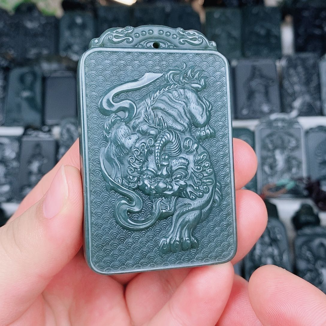 和田玉颈饰未镶嵌宋*峰