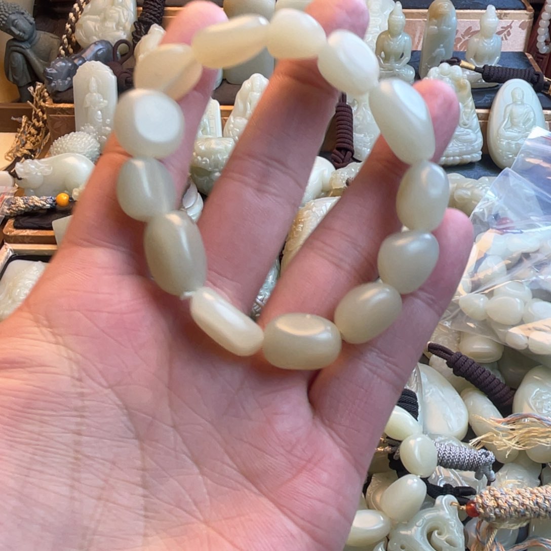 和田玉颈饰未镶嵌