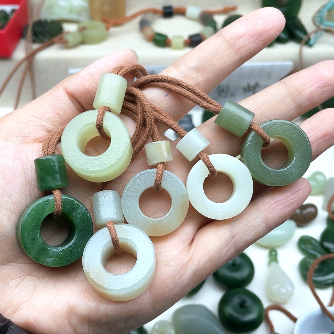 颈饰未镶嵌和田玉