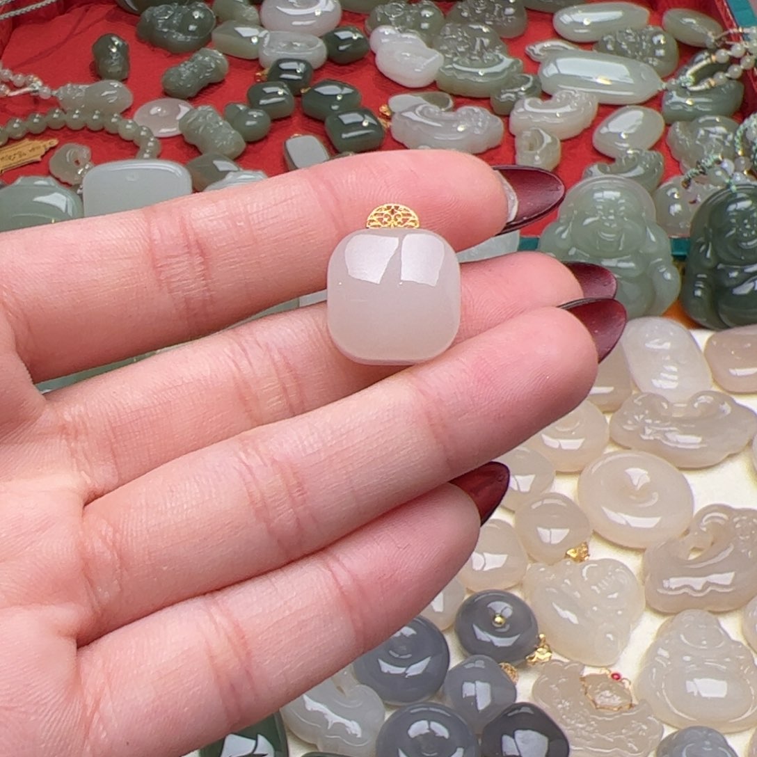 和田玉耳饰未镶嵌林**鹿