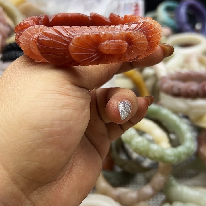 未镶嵌手镯石英岩玉冰*