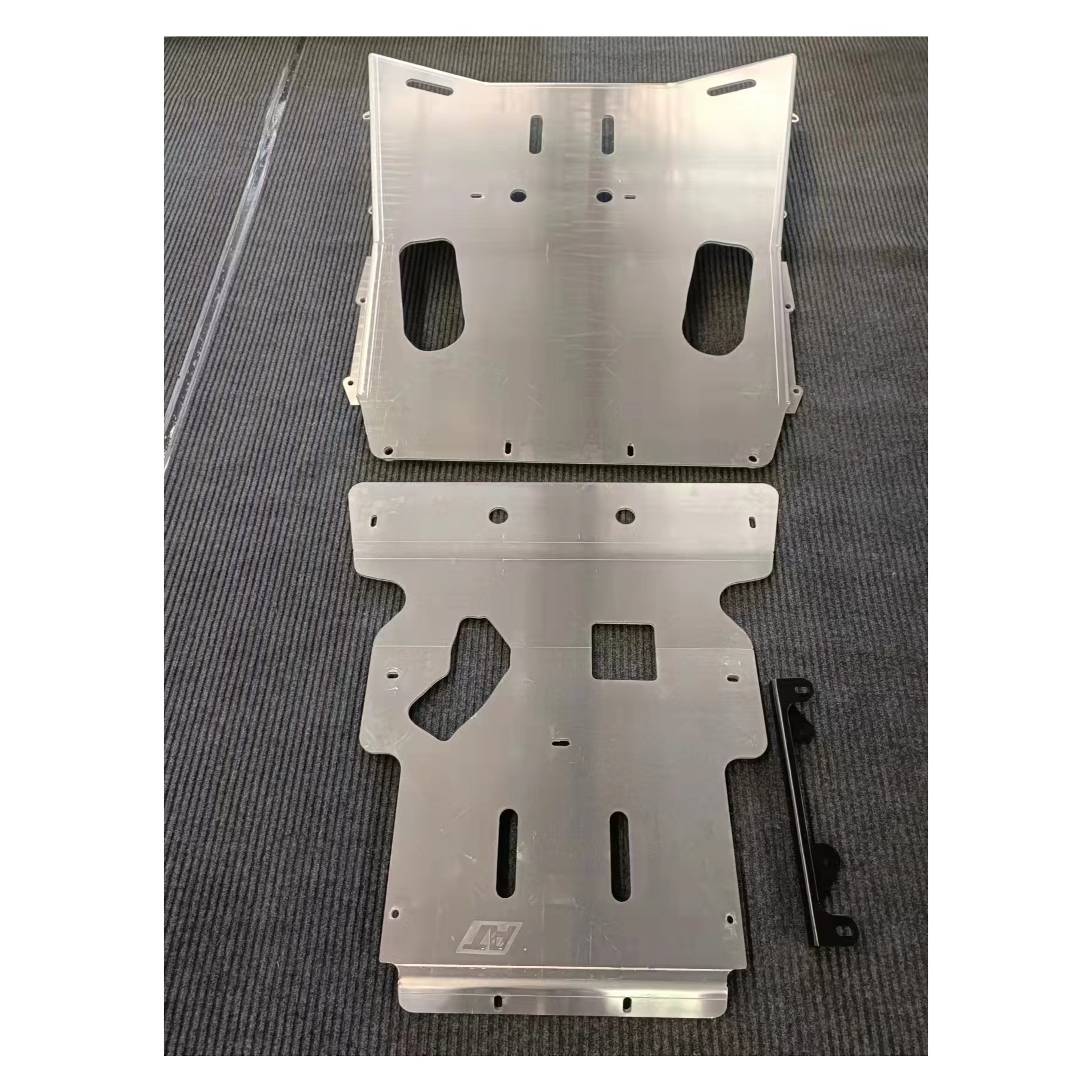 路虎发现5老款底盘护板 下护板【特价微瑕 无质量问题不退不换】