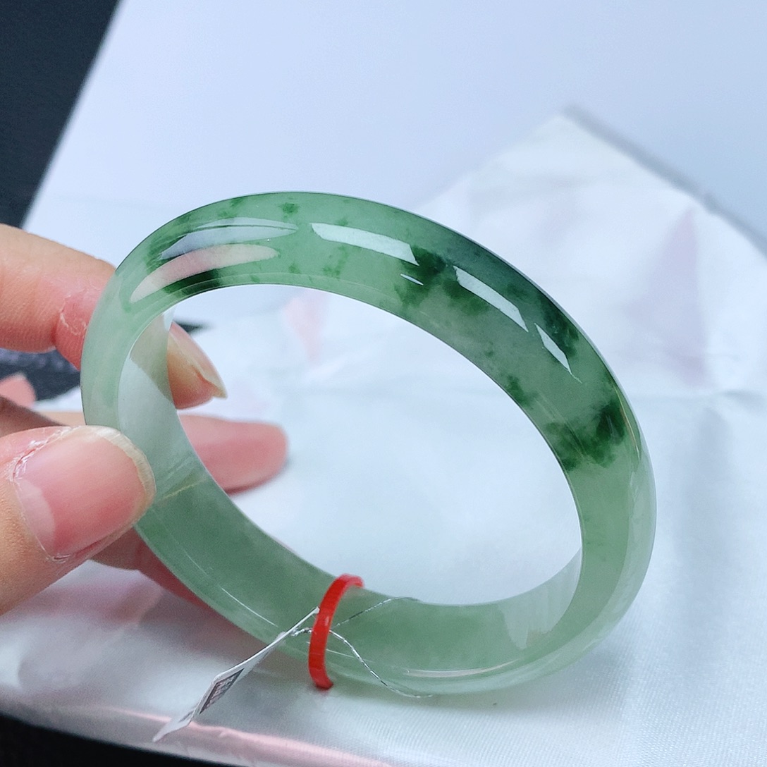 翡翠未镶嵌手镯54贵