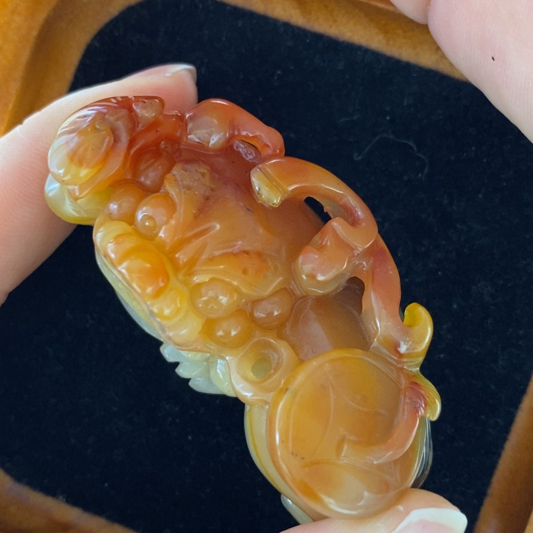 石英质玉（黄龙玉）颈饰未镶嵌