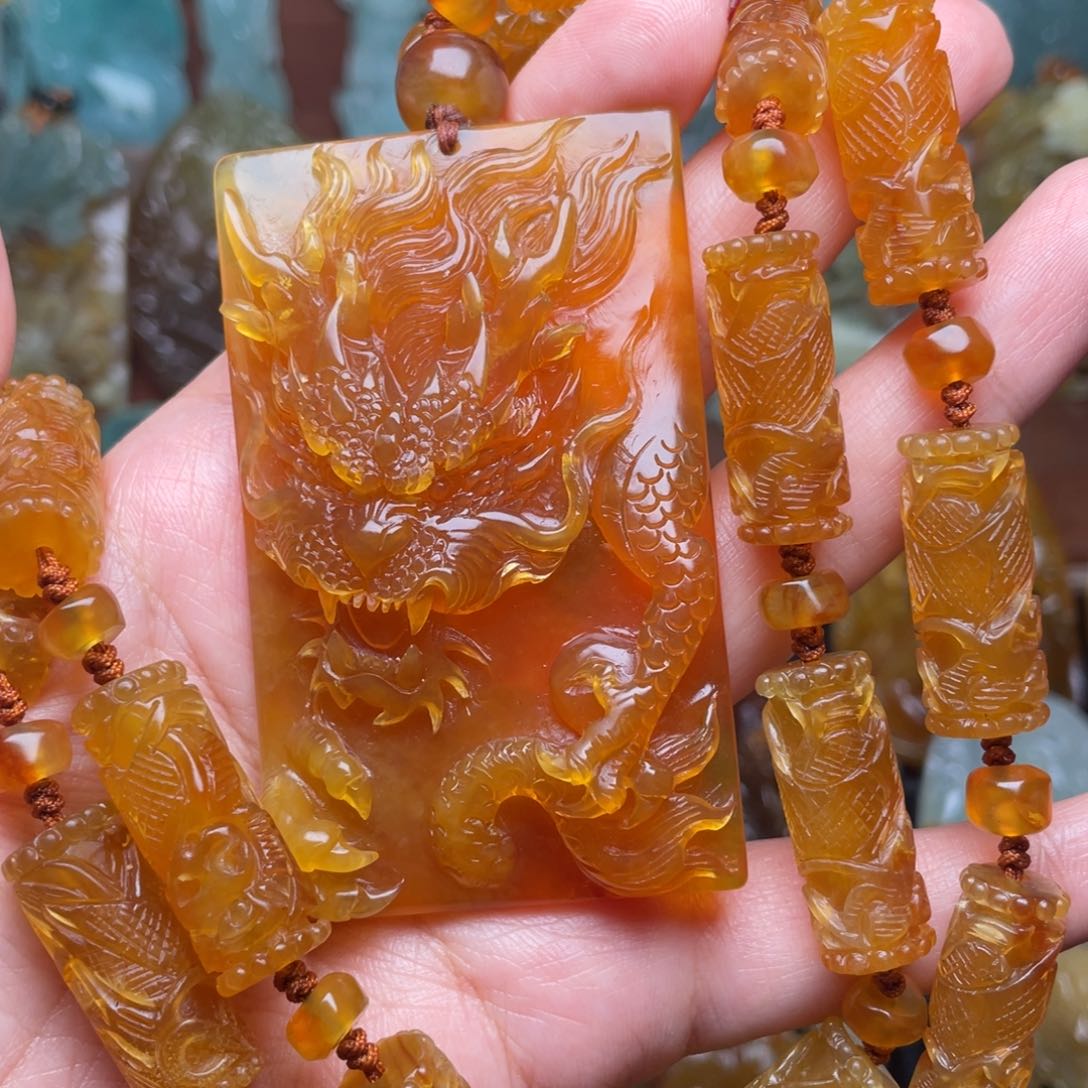 蛇纹石玉颈饰未镶嵌强***界