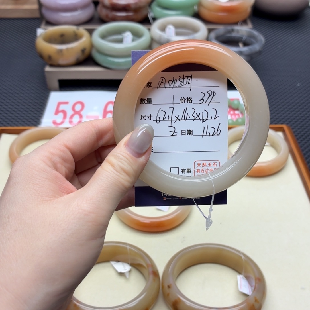 风***耳石英质玉未镶嵌手镯