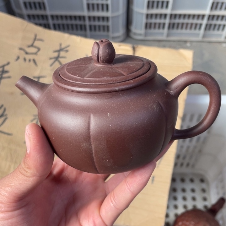 老厂紫砂壶一件。