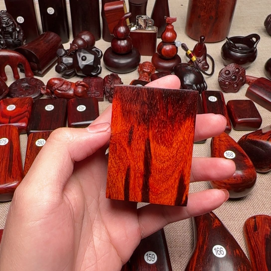 檀香紫檀（小叶紫檀）神**众