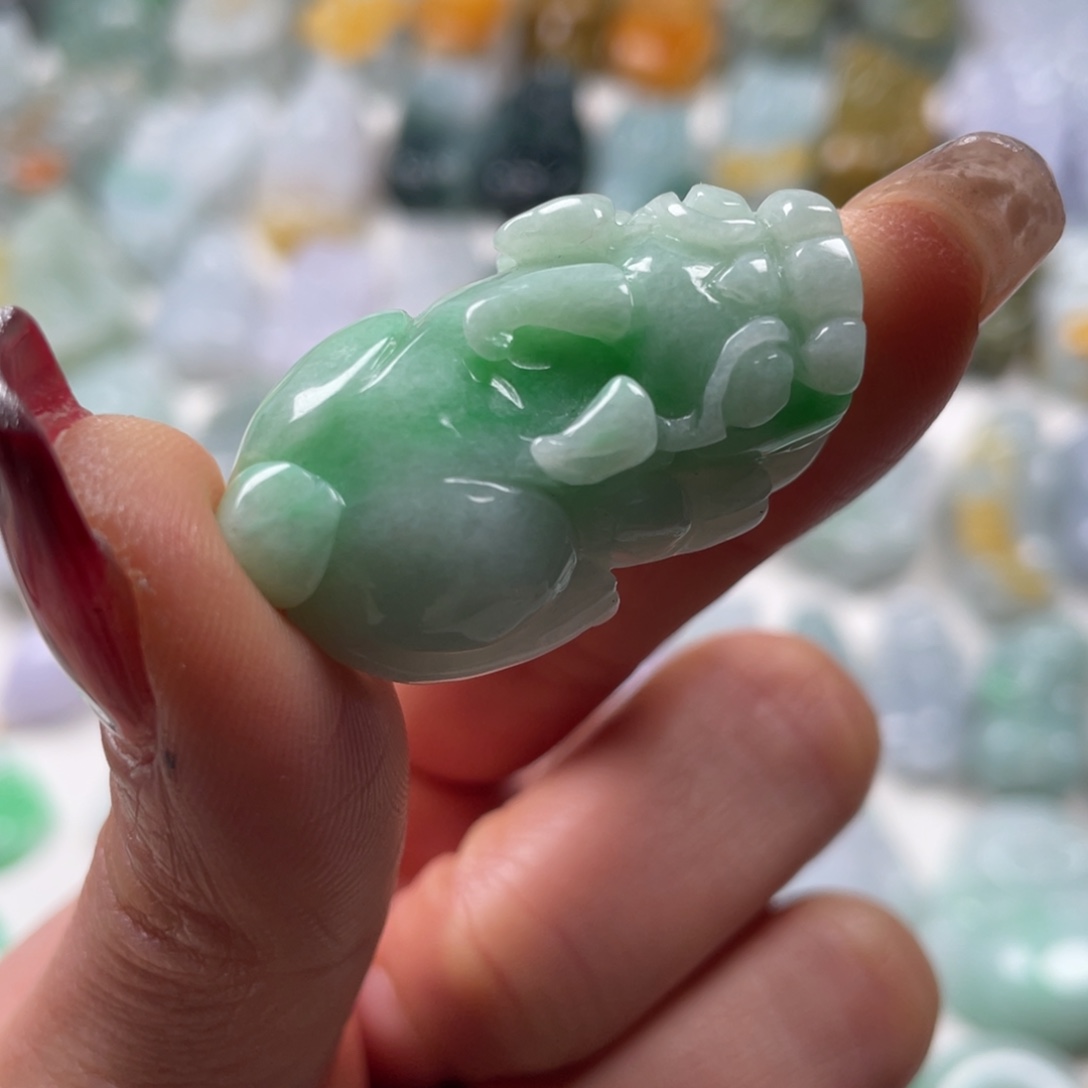 翡翠吊坠(赠链)未镶嵌