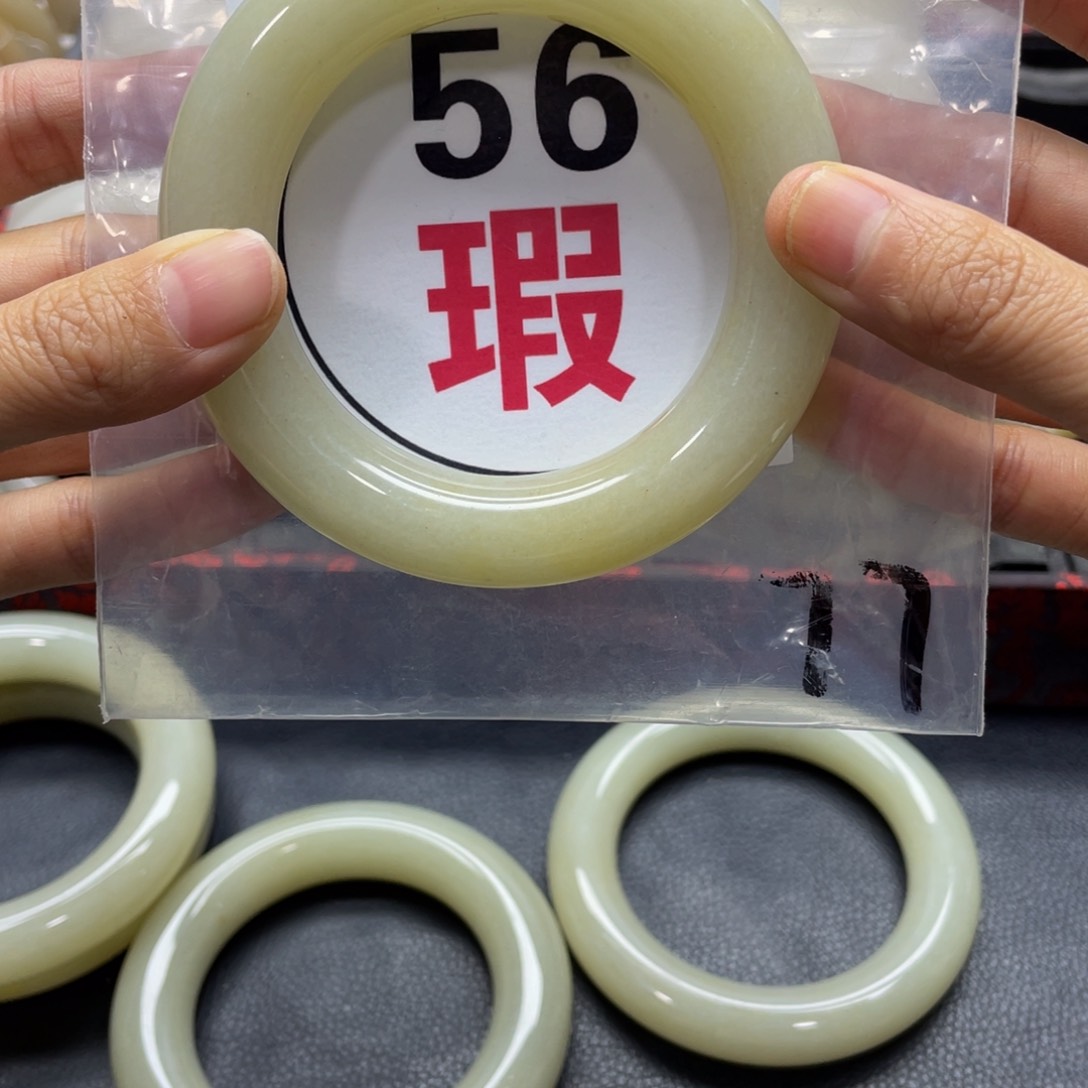 石英质玉手镯未镶嵌