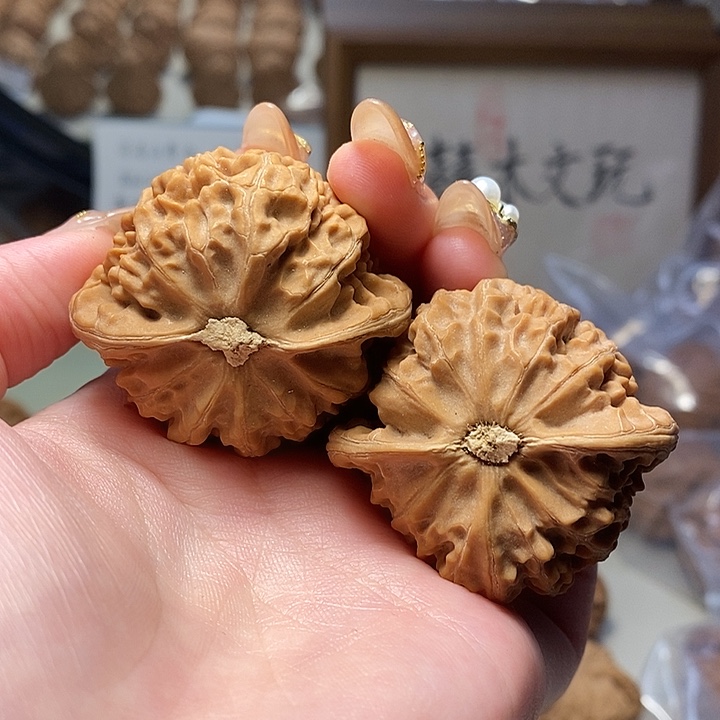 文玩核桃吊坠44宫灯