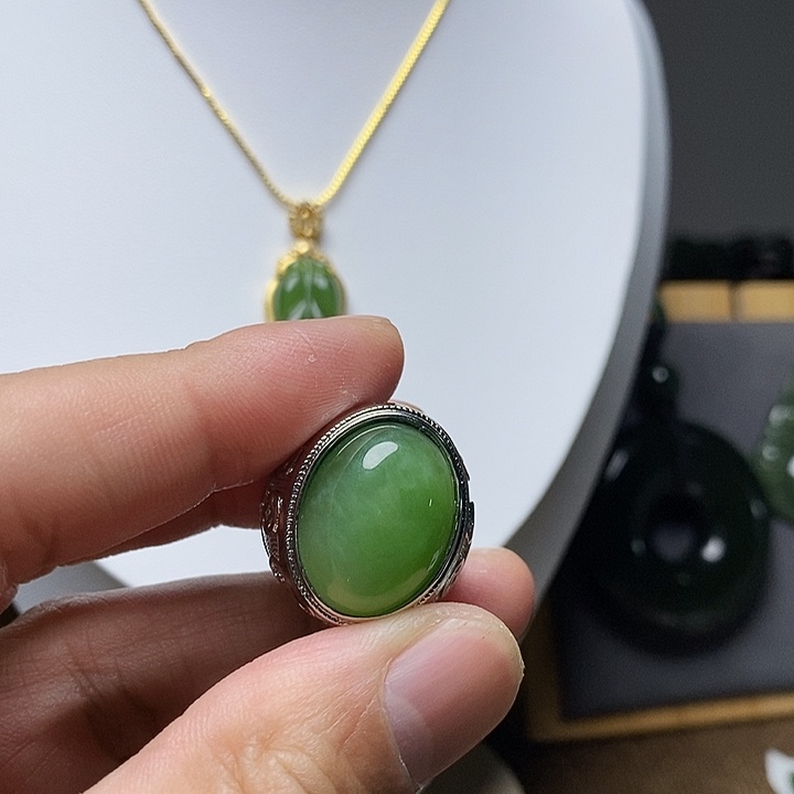 喜***)和田玉（碧玉）未镶嵌颈饰