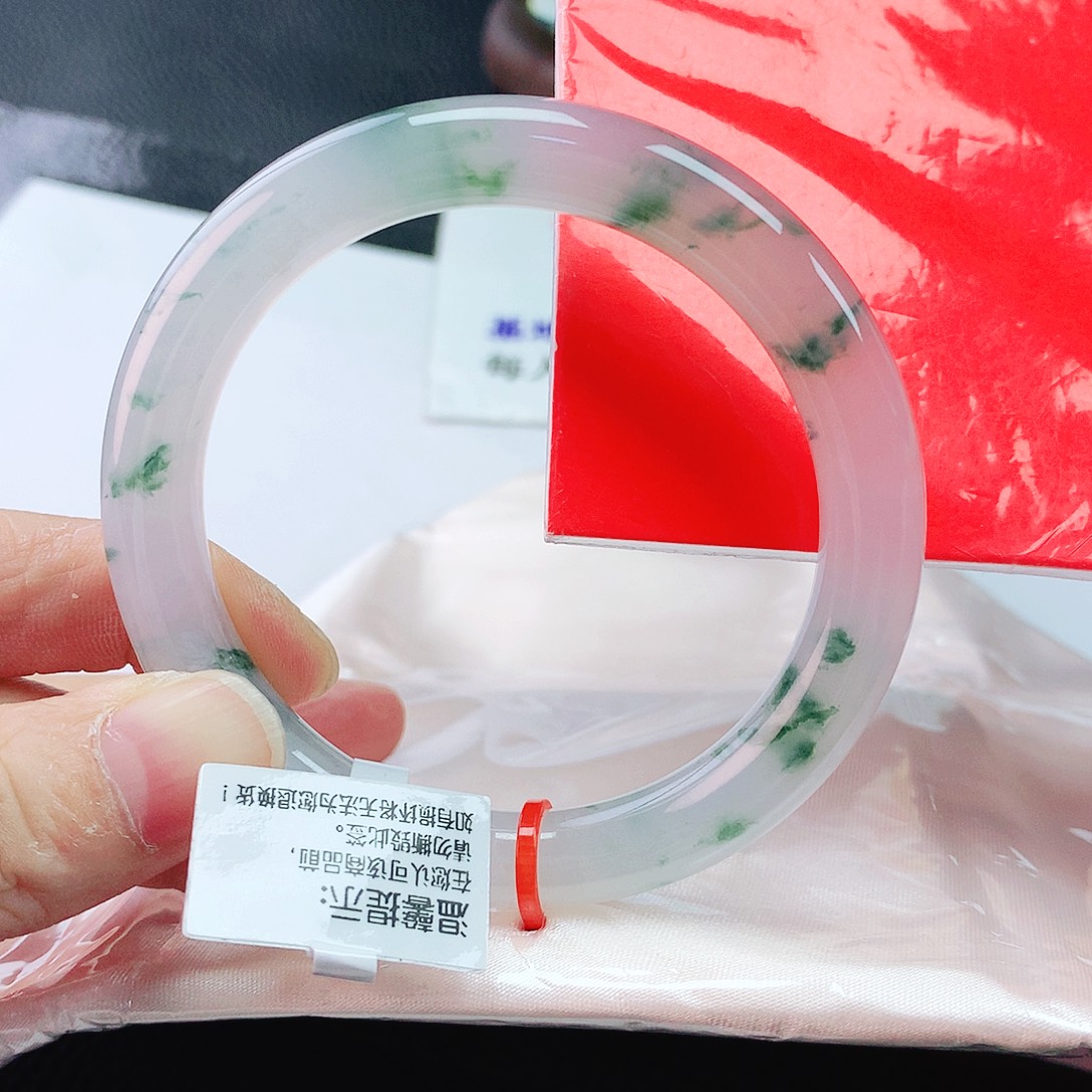翡翠手镯未镶嵌53圆