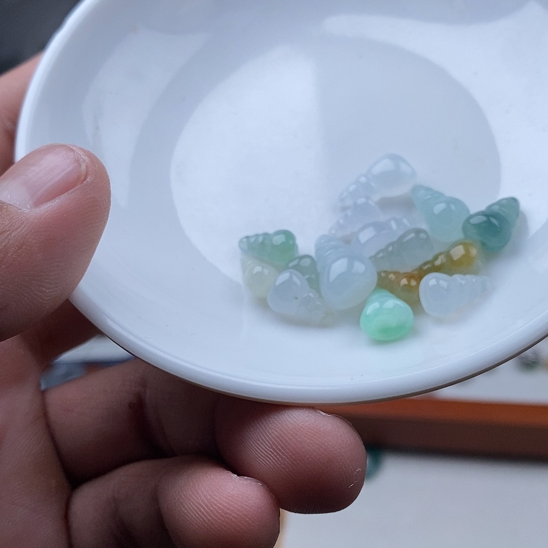 翡翠颈饰未镶嵌小仙螺48一个