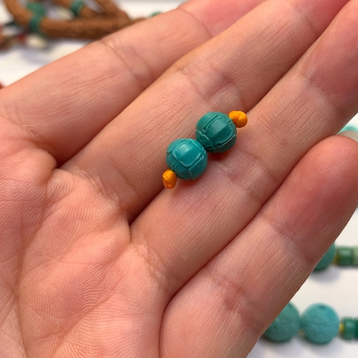 绿松石未镶嵌颈饰