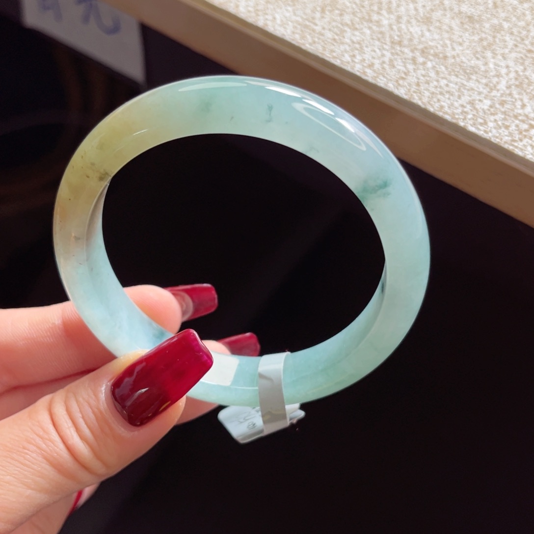 翡翠手镯未镶嵌手镯