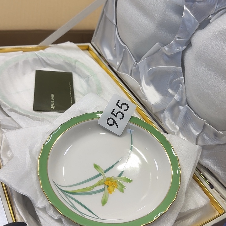 瓷片很好看的小碟子