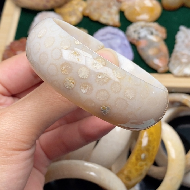 硅化珊瑚（珊瑚玉）手镯未镶嵌52.5