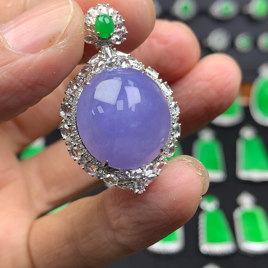 翡翠颈饰18K金镶嵌小*言吊坠