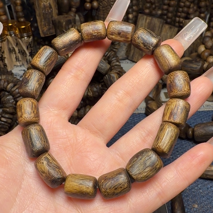 树脂制品白奇树心油桶珠