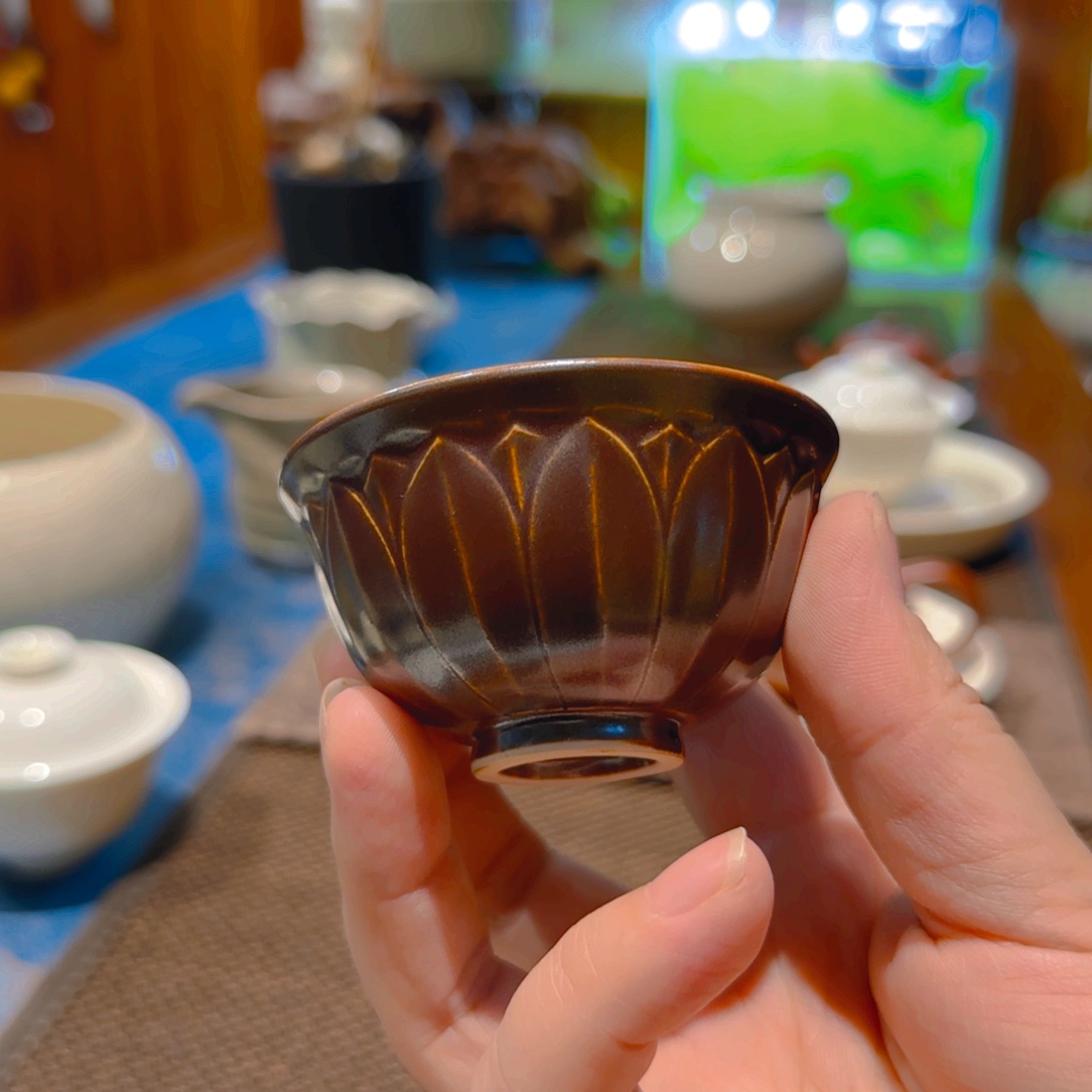 微澜定瓷 微瑕乌金釉莲瓣盏70cv