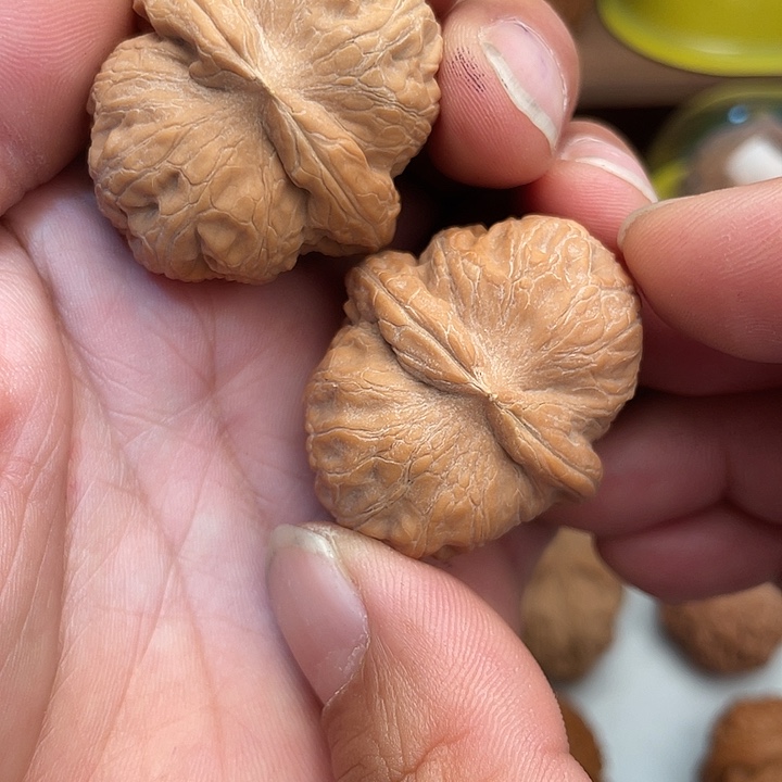 文玩核桃吊坠元宝