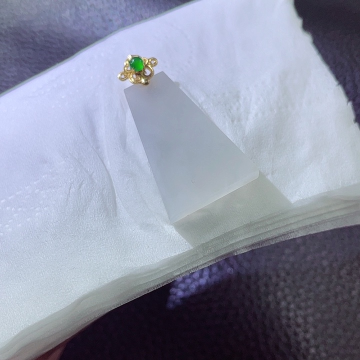 翡翠颈饰18K金镶嵌翡翠