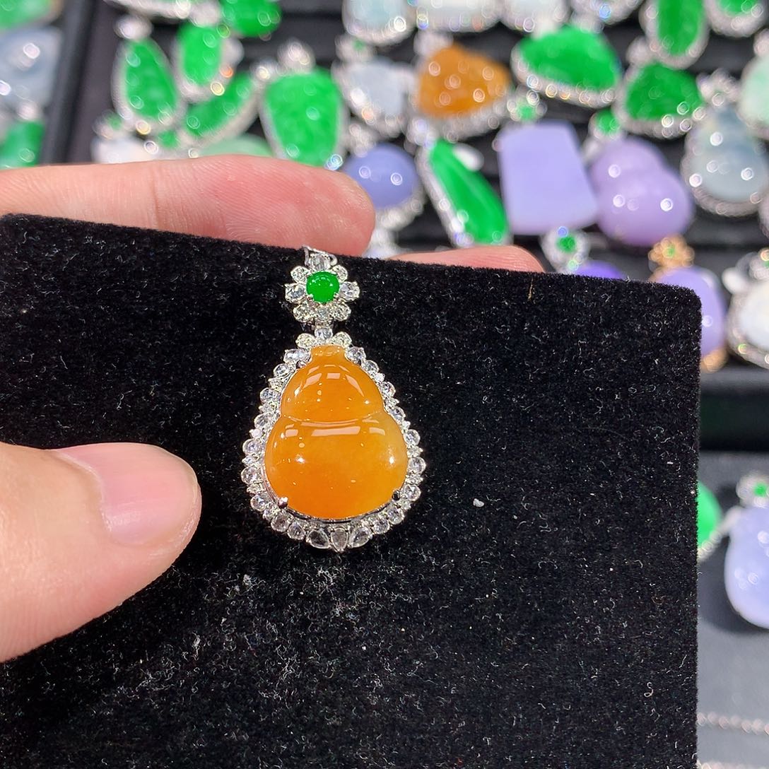 翡翠18K金镶嵌颈饰