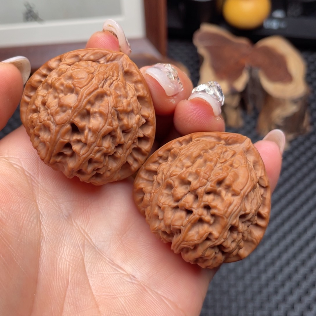 文玩核桃把件三角白