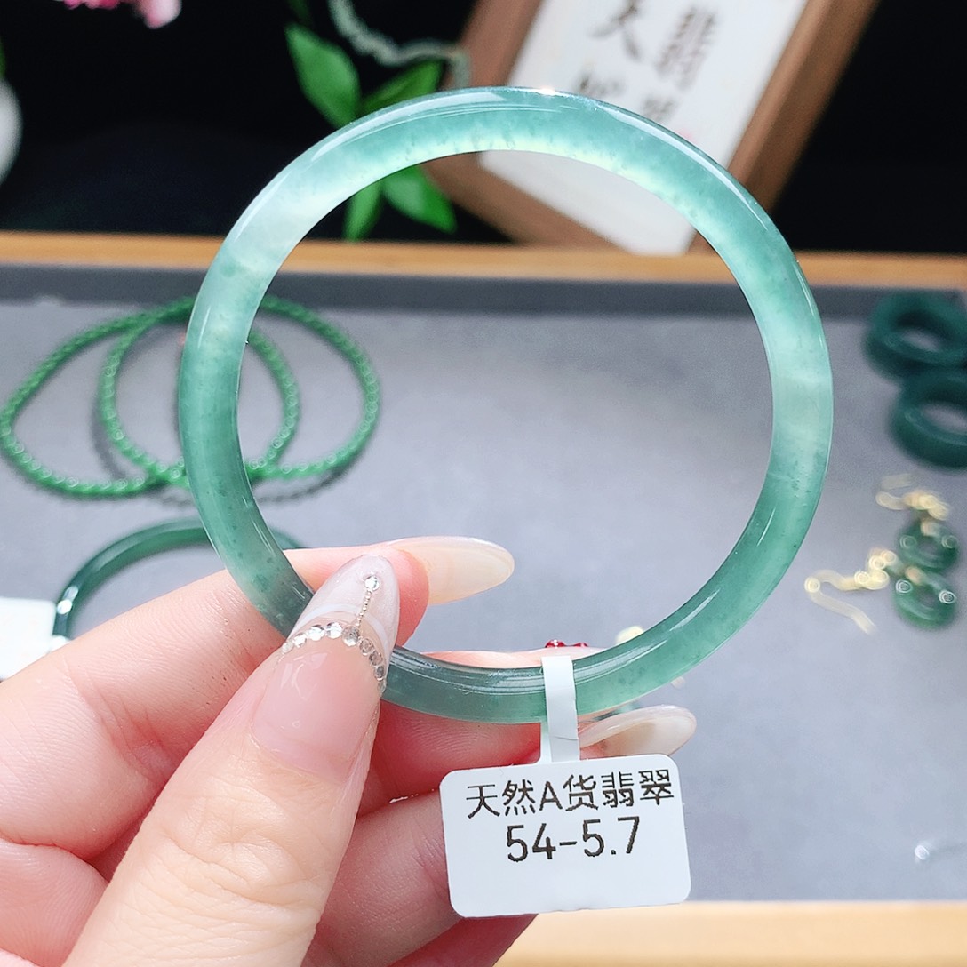 翡翠手镯（圆镯）未镶嵌