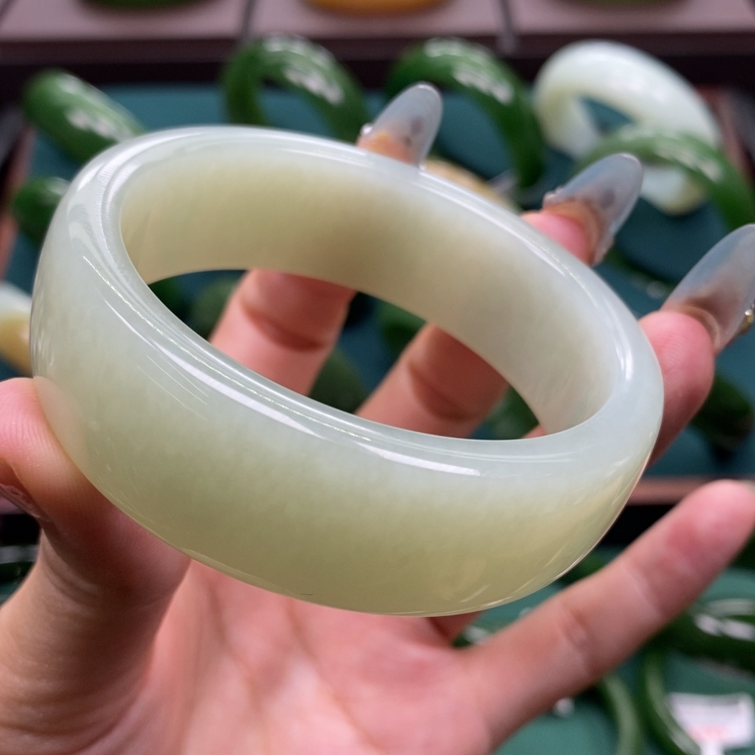 和田玉未镶嵌手镯5556