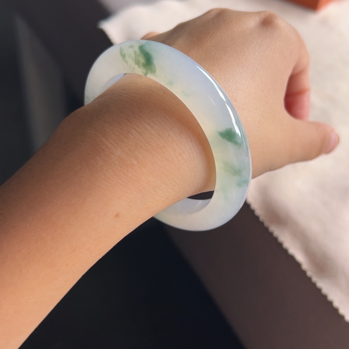 【闪购商品】翡翠手镯未镶嵌白冰飘花