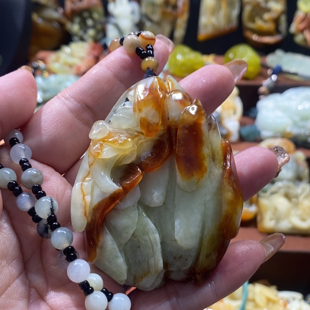 蛇纹石玉颈饰未镶嵌
