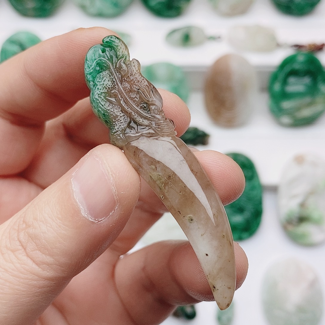 磨***唧独山玉未镶嵌颈饰