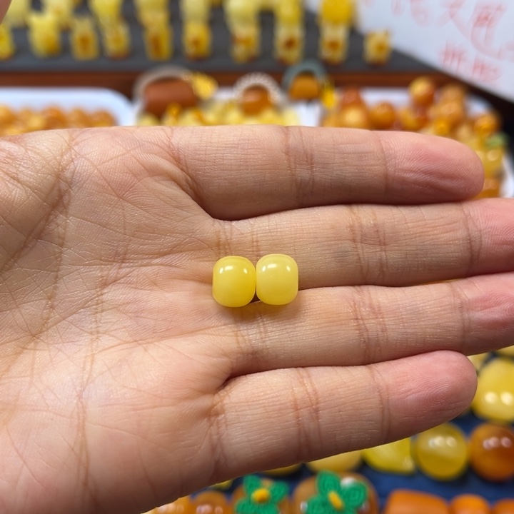 琥珀未镶嵌裸石卡9加墩一对