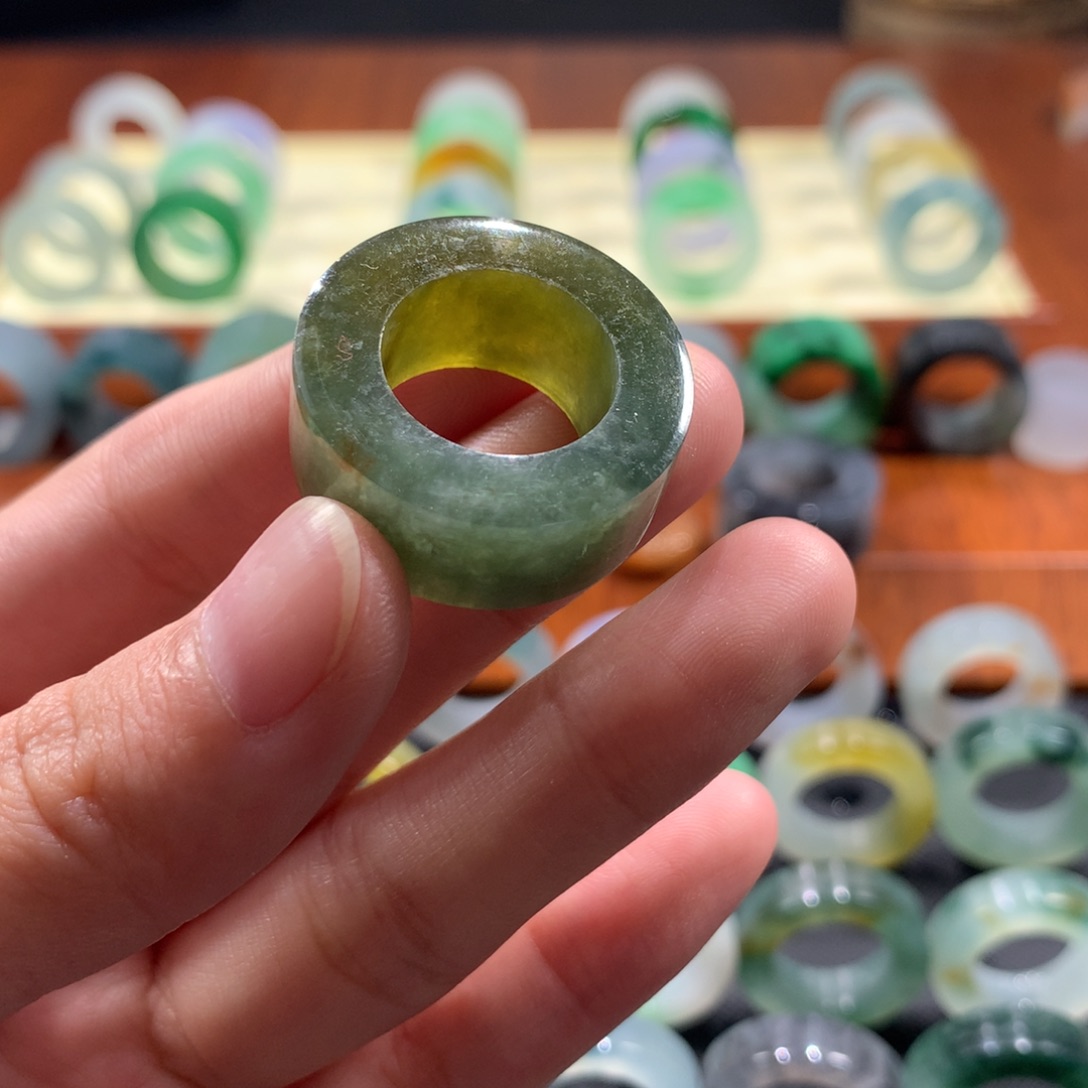 定制翡翠未镶嵌旺***。