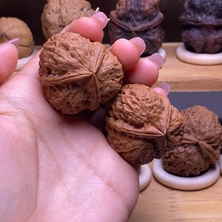 桃核吊坠1。              