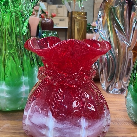 琉璃花瓶高17厘米宽6厘米