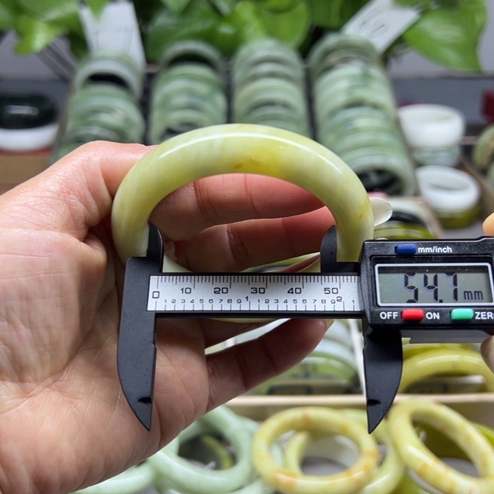 蛇纹石玉未镶嵌手镯14