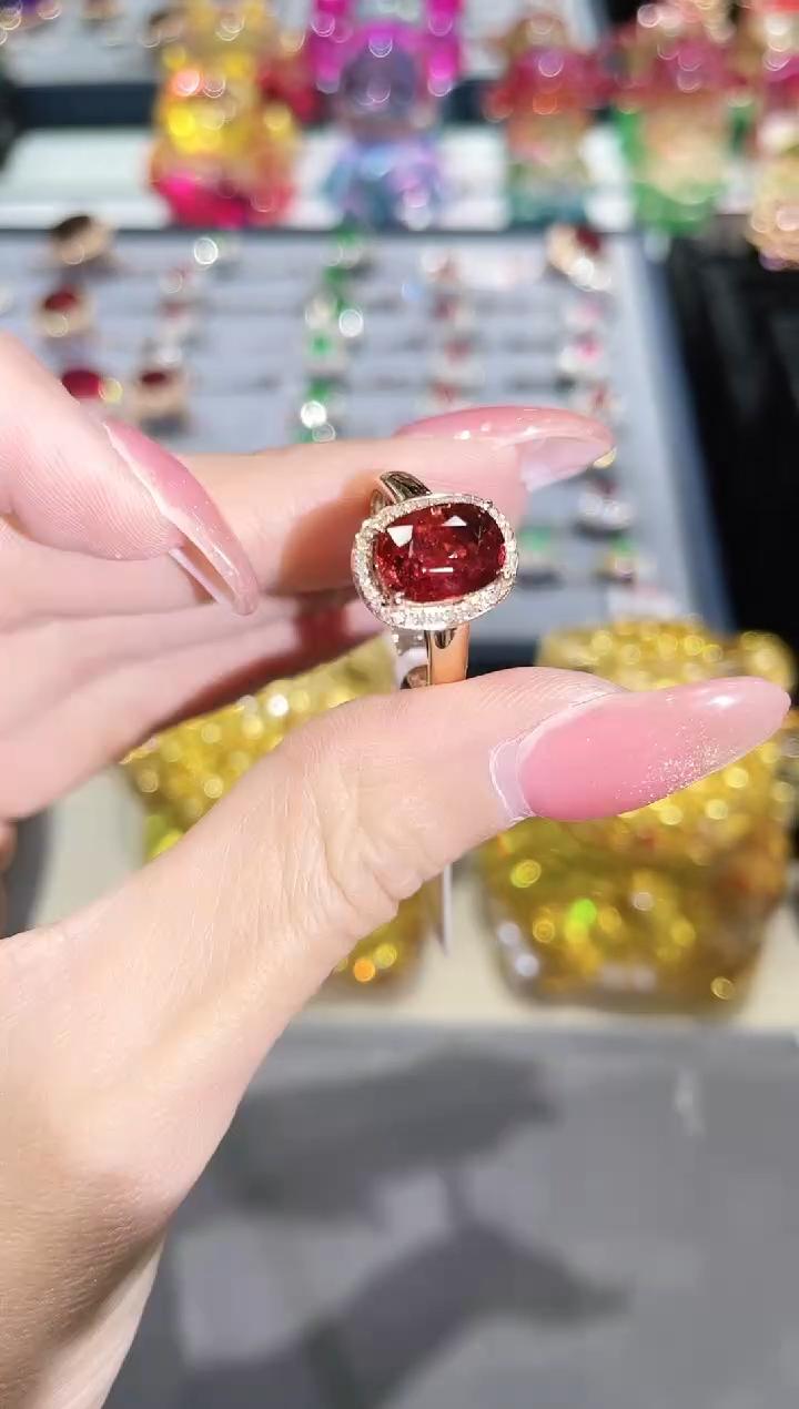 18K金镶嵌碧玺戒指