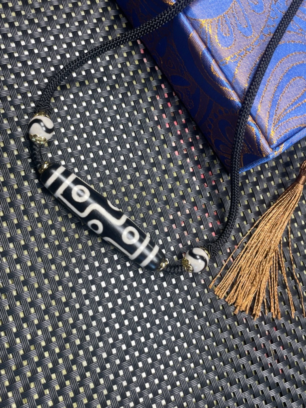 玛瑙###折线九眼